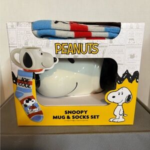 NIB Hallmark Peanuts Snoopy Joe Cool Mug and Socks Set